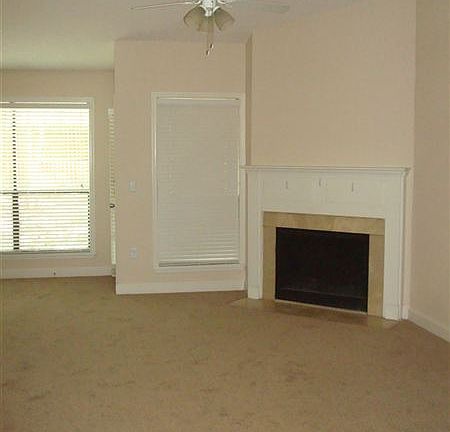 4th image of 940 Douglas 173 Ave