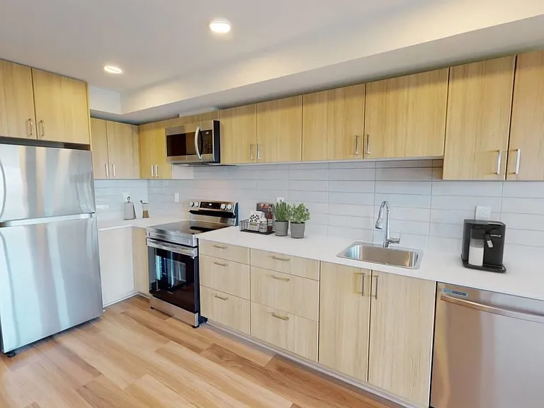 408 E Columbia St #406 — Photo 3