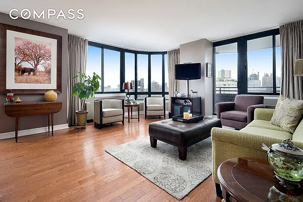 Sold by Compass | media 1
