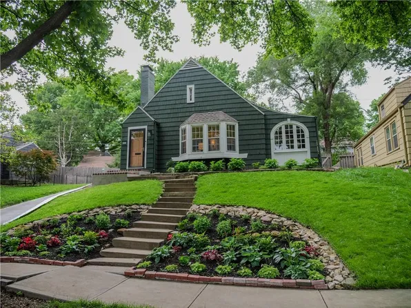 220 E Winthrope Rd, Kansas City, MO 64113