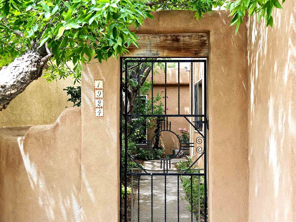 1st image of 1924 Calle Miquela