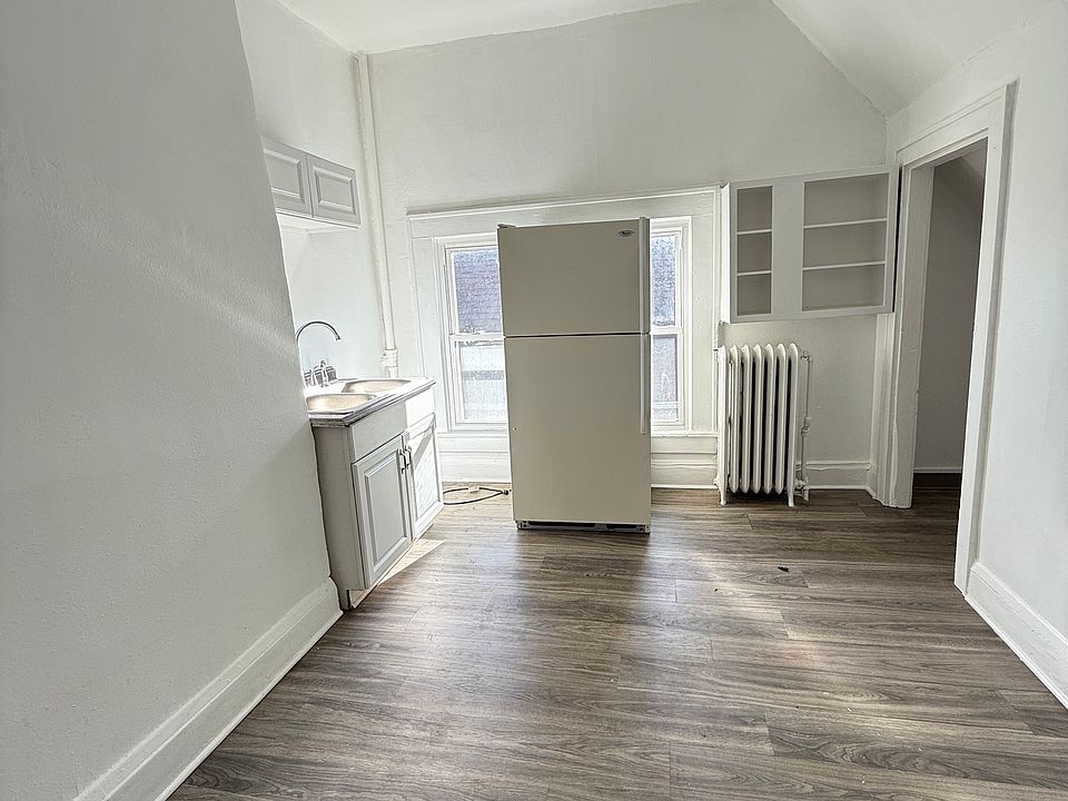 2nd image of 830 S 19th St #2