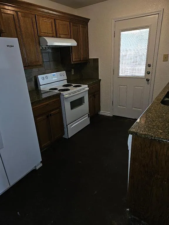 100 Surrey Ln A — Photo 1