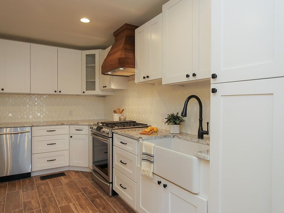 2nd image of 2030 S Milam St