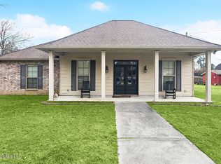 39224 Oak St, Pearl River, LA 70452