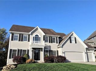 6080 NW Forest Dr, Parkville, MO 64152