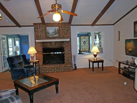 5th image of 2605 Royal Ln