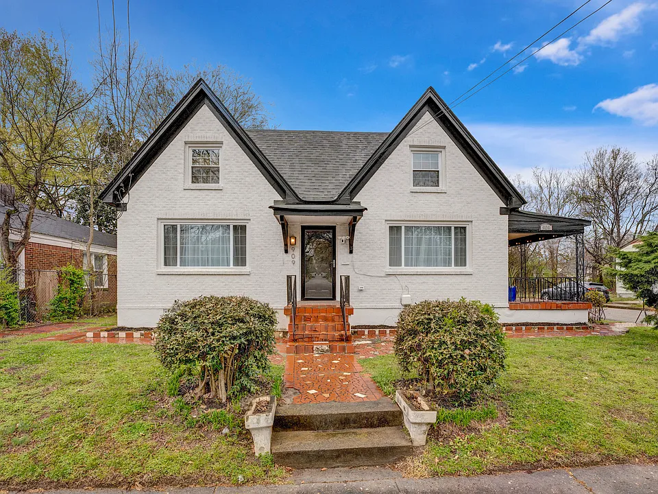 909 S McLean Blvd