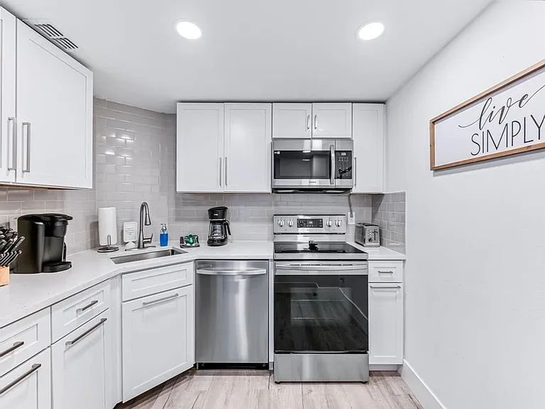 380 Seaview Ct #207 — Photo 5