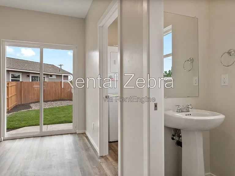 1684 SW Salmon Ave — Photo 8