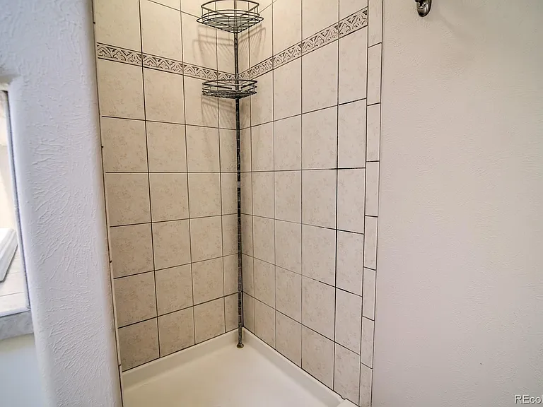 86 N Pearl St — Photo 18