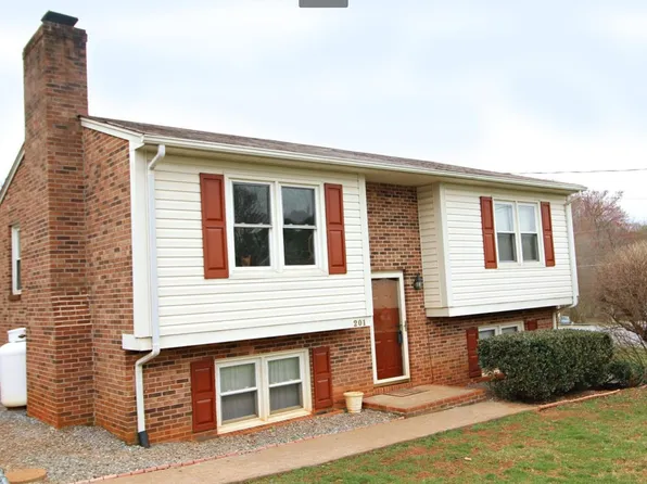 201 Rolling Ridge Dr, Forest, VA 24551