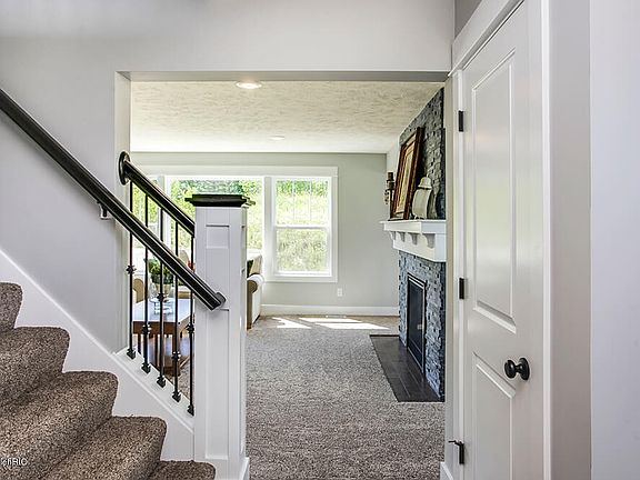 4th image of 9725 Waterstone Dr