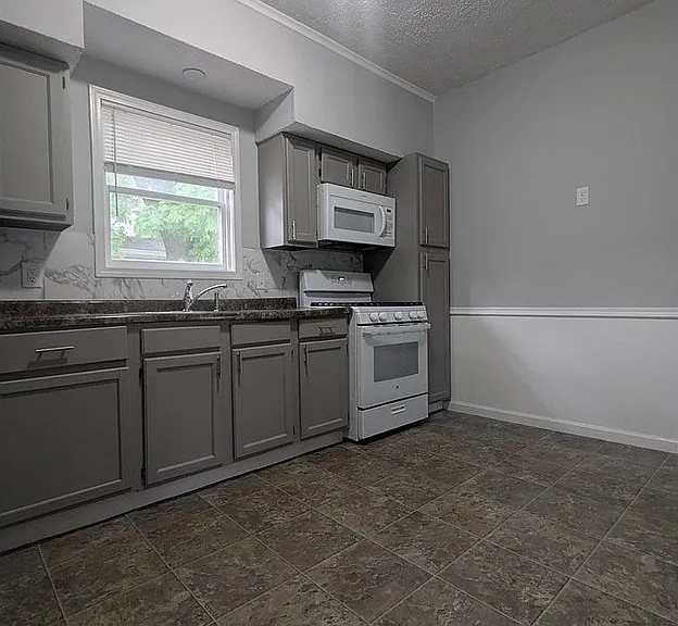 727 Diamond Ave — Photo 11