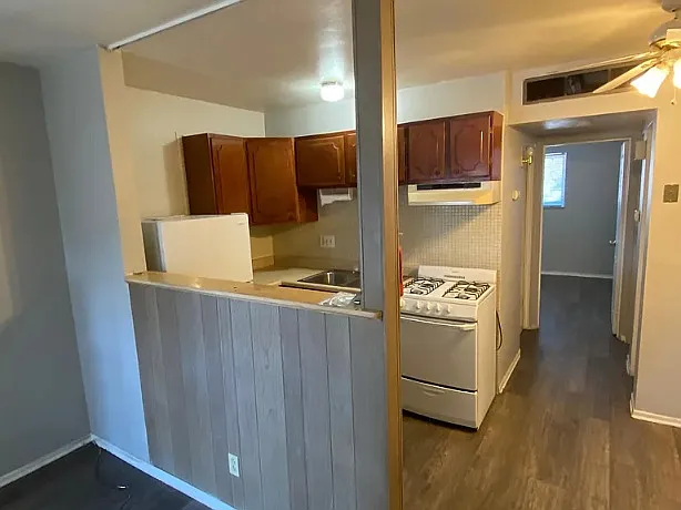 Full kitchen