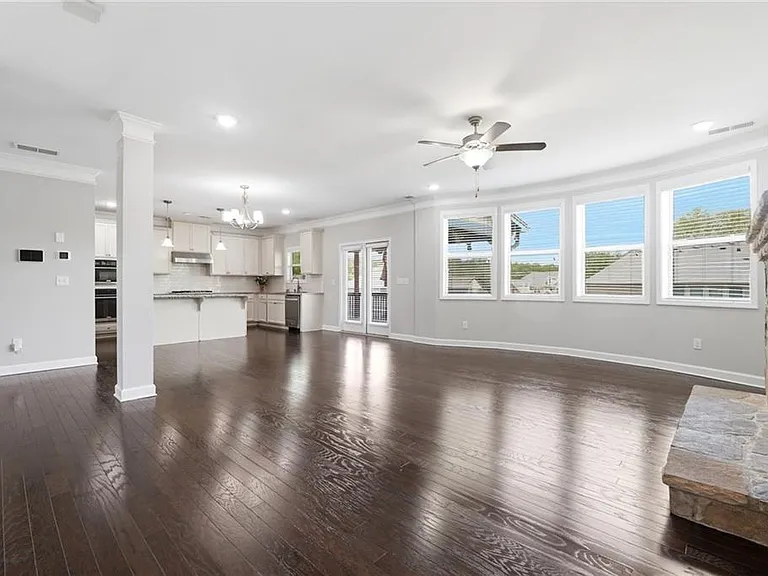 304 Cochin Dr — Photo 12