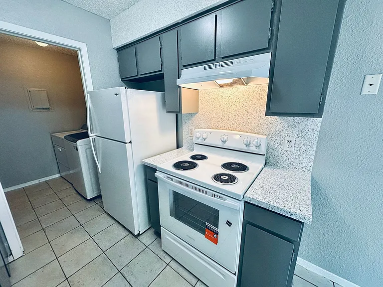 1318 Southport Dr — Photo 29