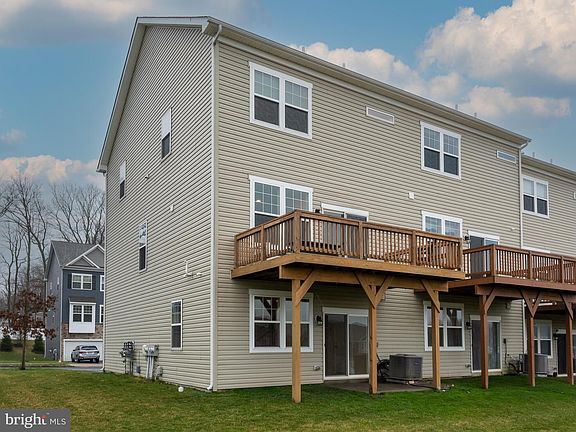 3rd image of 329 Dawson Pl
