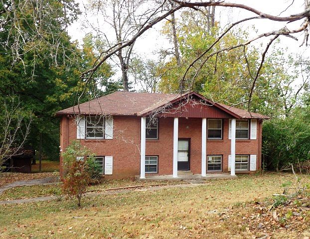 1st image of 207 Robin Hood Dr