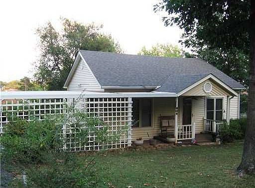 1st image of 806 Buena Vista Ave