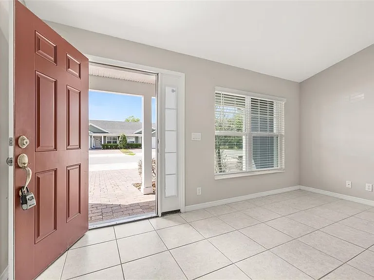 284 Reese Ct — Photo 3