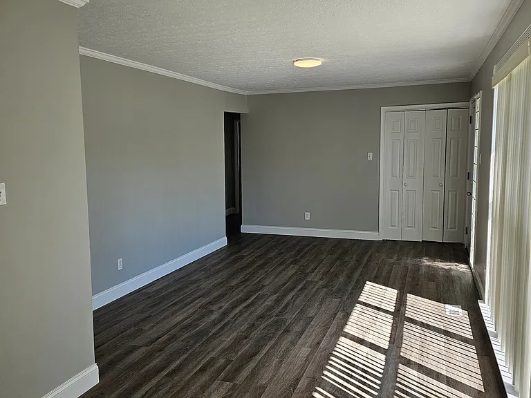 117 Alger Rd — Photo 2