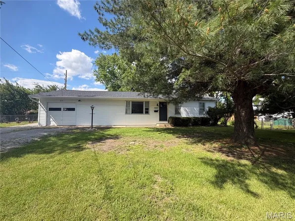 317 E Madison St, Millstadt, IL 62260