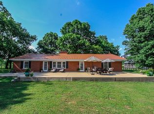 723 Harrods Creek Rd, Paris, KY 40361