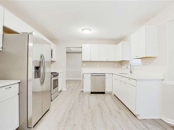 5th image of 3649 Christine Ct