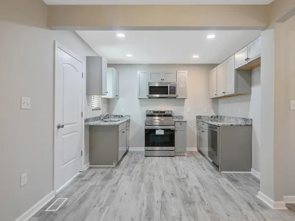 207 Oakland Dr, Fayetteville, NC 28301