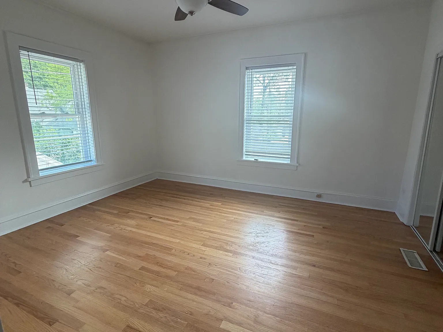 2 bed, 1.5 bath, 1400 sqft, $2,600 — Photo 2
