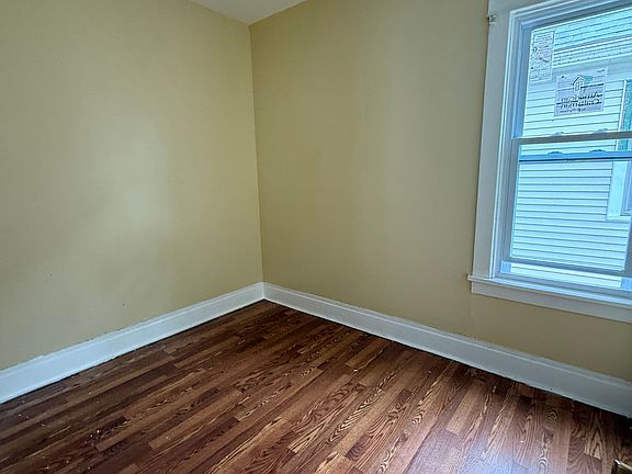 2nd image of 412 Cornwall Ave #2