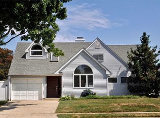 91 Horn Ln, Levittown, NY 11756