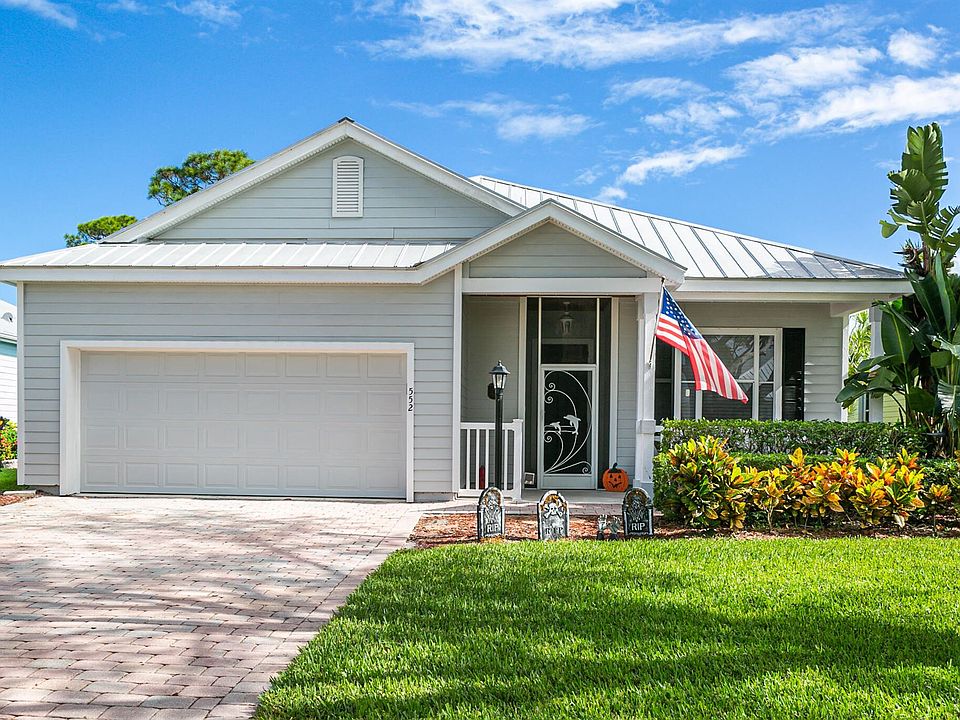 1st image of 552 NE Canoe Park Cir