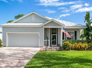 552 NE Canoe Park Cir, Port Saint Lucie, FL 34983