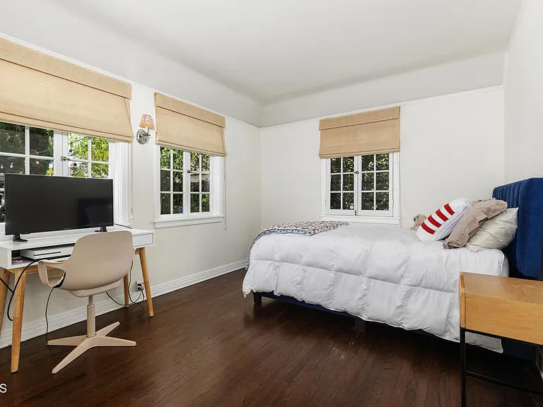 840 Victoria Dr — Photo 20