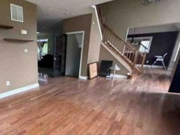 3rd image of 7 Thorobred Rd