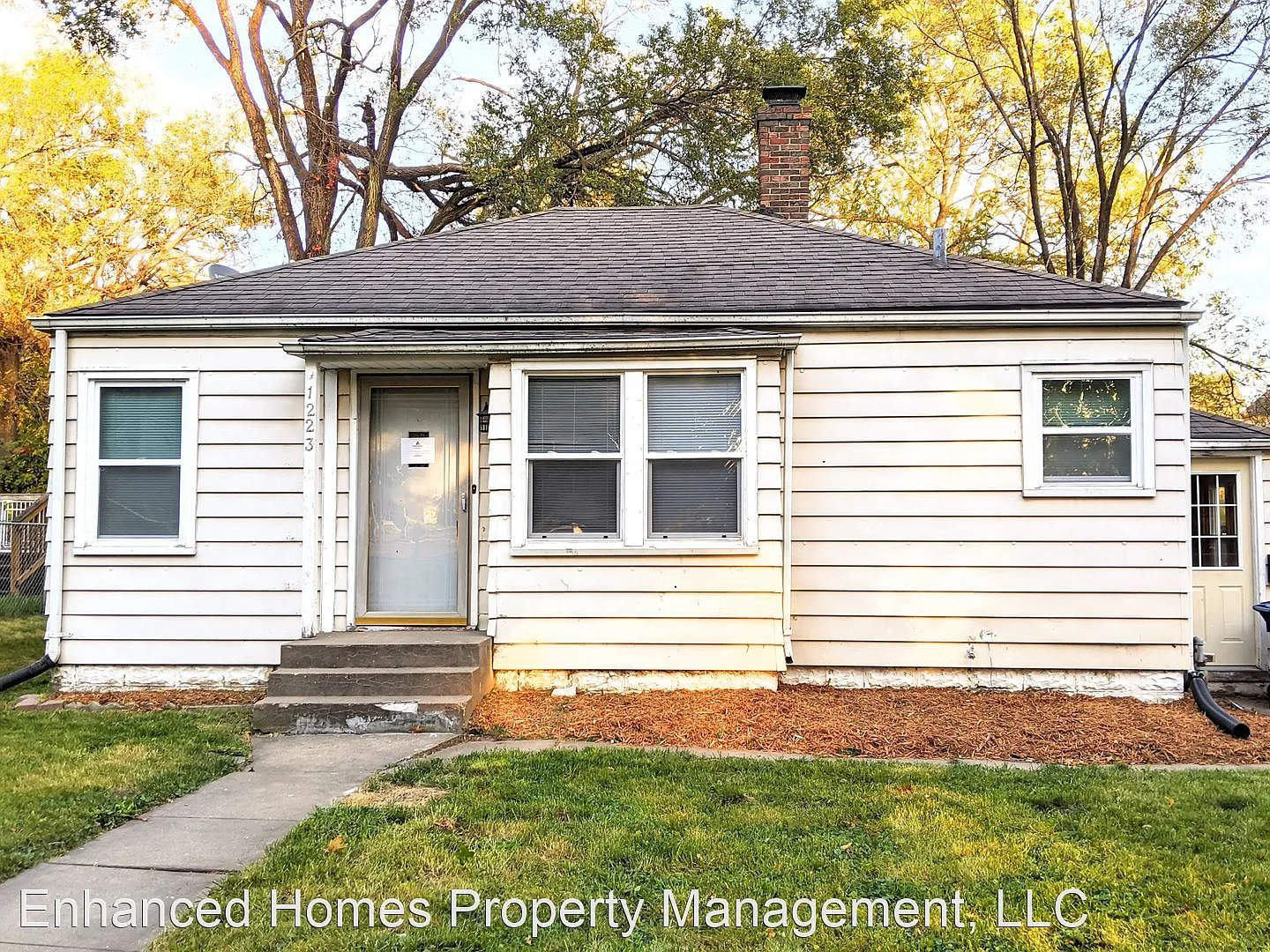 1223 Warren St photo 1