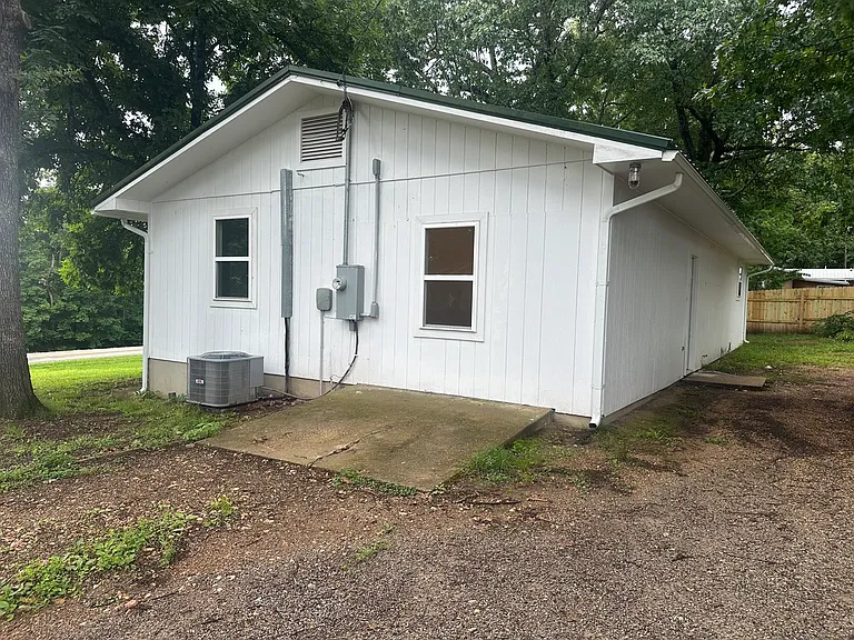 540 N Diamond Blvd — Photo 5