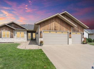 6708 E Dugout Ln, Sioux Falls, SD 57110