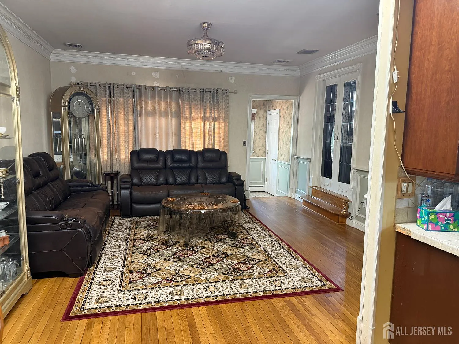 5 bed, 2.0 bath, $5,500 — Photo 2