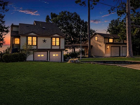 2nd image of 554 Harbor Dr
