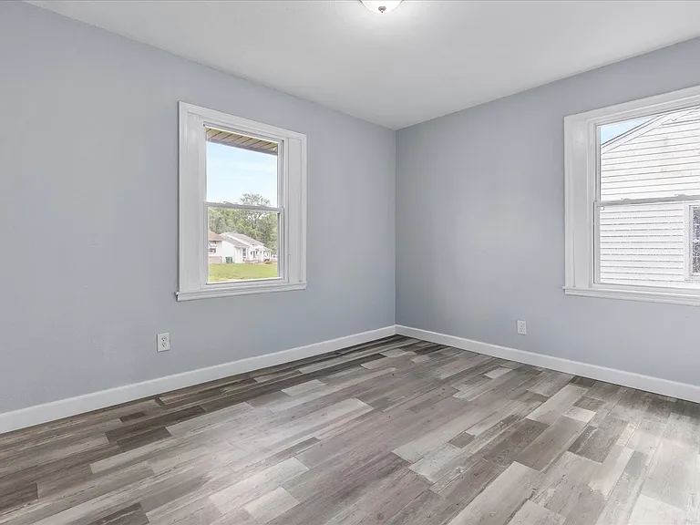332 Banff Cir — Photo 12