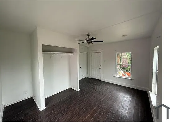 2729 E Commerce St — Photo 12