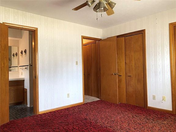 5th image of 1005 Howard Dr