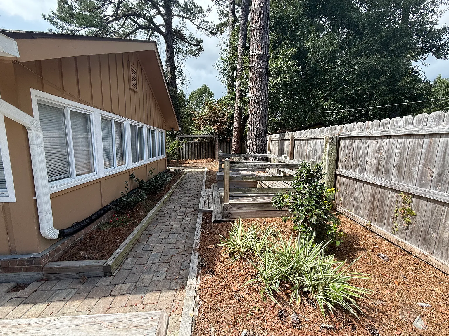 3 bed, 2066 sqft, $4,100 — Photo 2