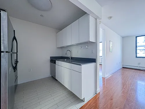 924 Metropolitan Ave #202 Photo 1