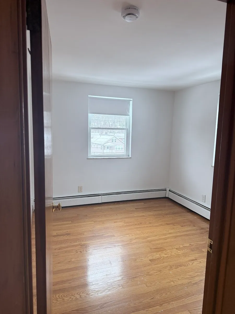 Building Photo - 1122 Main St #D