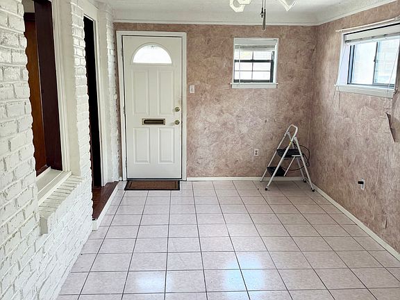 5th image of 4404 Ellen St