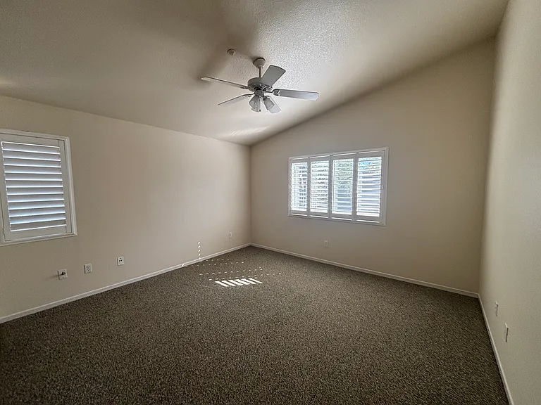 907 Farnham Ave — Photo 7